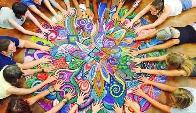 Sanatın Gücü: Toplumu Nasıl Etkiler?