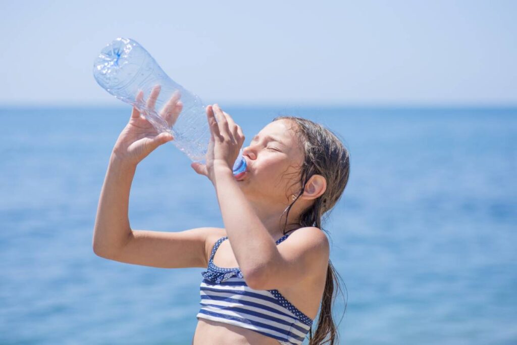 Sıcakta Bekleyen Sular ve Kanser Riski: Dikkat Edilmesi Gerekenler sicak-hava-su-0001