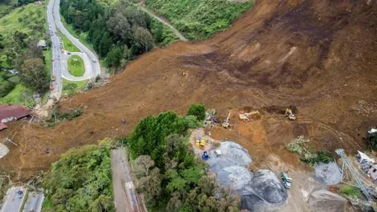 Cezayir Toprak Kayması: 4 Kişi Hayatını Kaybetti