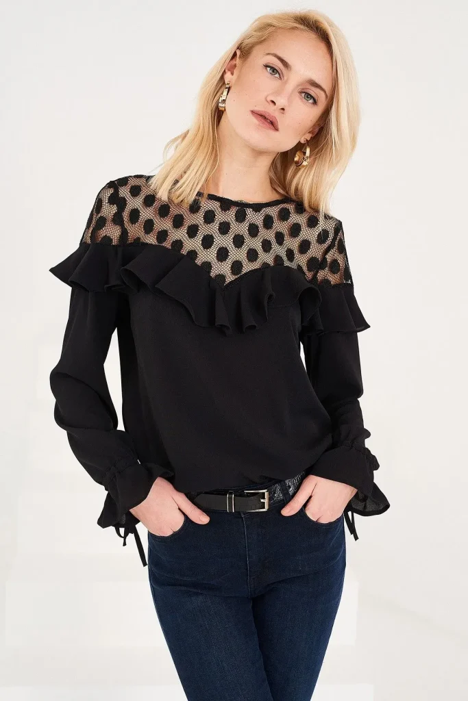 Kadın Modası: Elbiseler ve Görünümler Bu Sezonda – Trendler